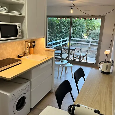 - Bord De Dans Avec Piscine Daire